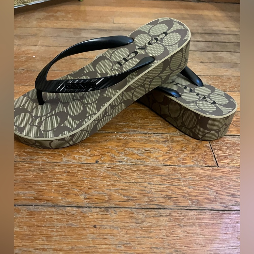 NWOT Size 9 Coach wedge flip flops